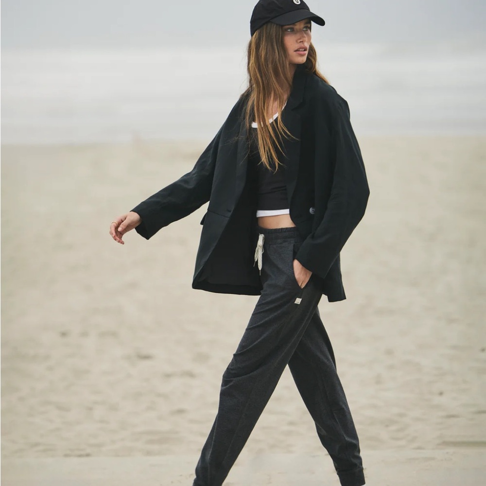 Vuori Charcoal Grey Dreamknit Performance Joggers - Picture 3 of 6